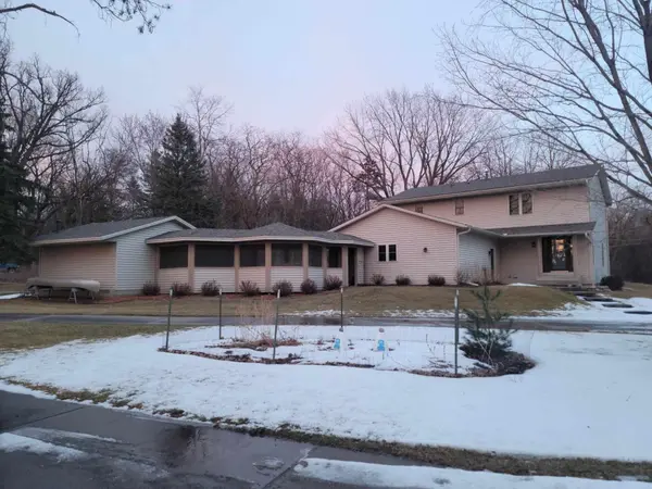 7723 66th ST N, Pine Springs, MN 55115