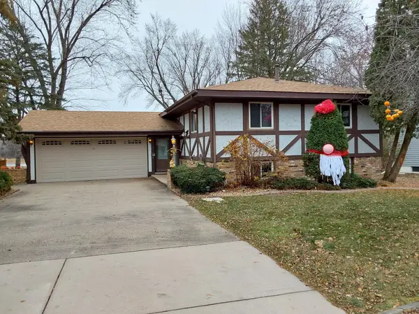 131 E Golden Lake LN, Circle Pines, MN 55014