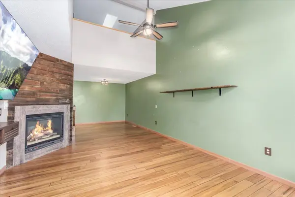 2332 Oakridge CIR, Hudson, WI 54016