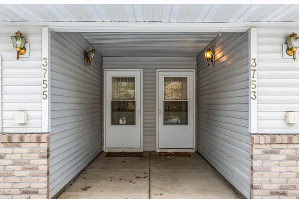 3753 Robin LN, Eagan, MN 55122