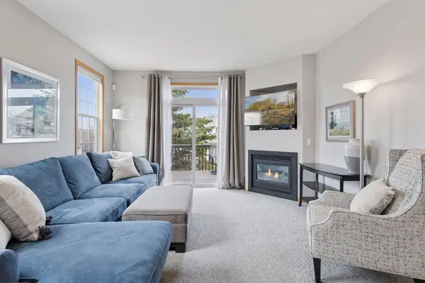 7882 Autumn Ridge AVE, Chanhassen, MN 55317