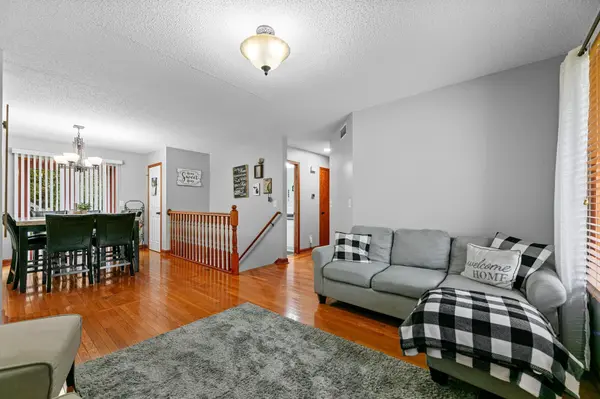 410 Littleford LN, Faribault, MN 55021