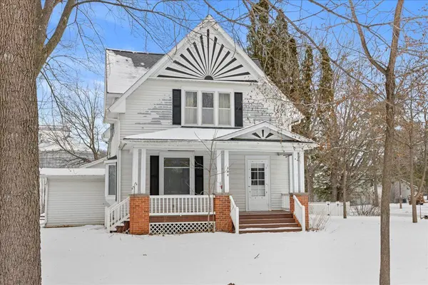 208 W Winter AVE, Elmwood, WI 54740