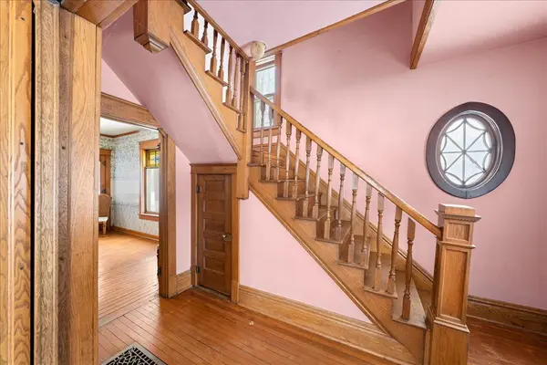 208 W Winter AVE, Elmwood, WI 54740