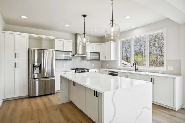 10050 Corral WAY, Victoria, MN 55386