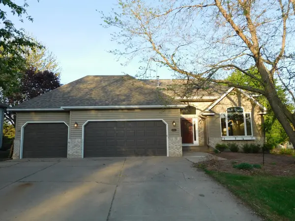 6462 Kingfisher CT, Lino Lakes, MN 55014