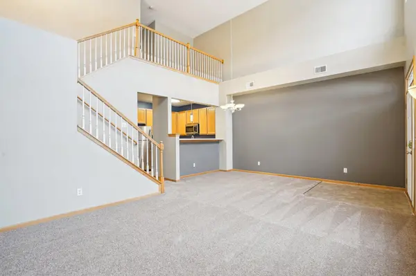 624 Providence DR, Shakopee, MN 55379