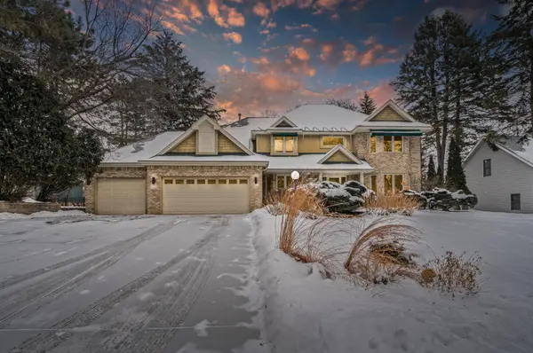 1692 Tamberwood TRL, Woodbury, MN 55125