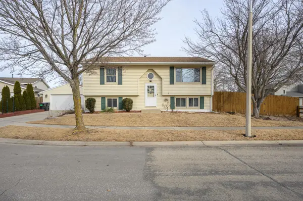 1743 Pinewood LN SE, Rochester, MN 55904