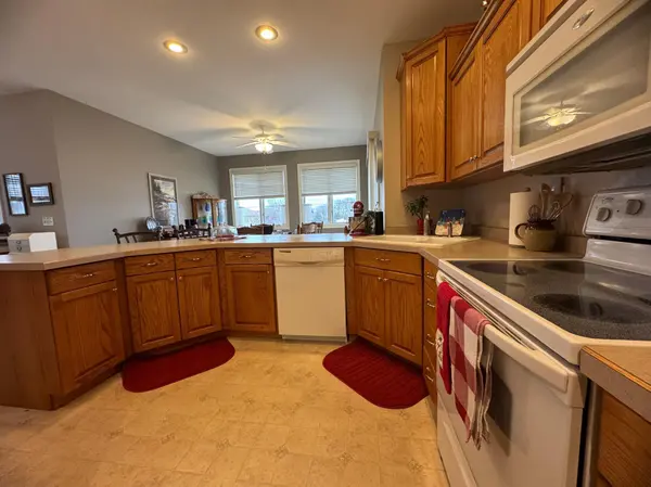 2885 Meadowview LN NE, Owatonna, MN 55060