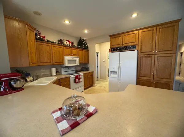 2885 Meadowview LN NE, Owatonna, MN 55060