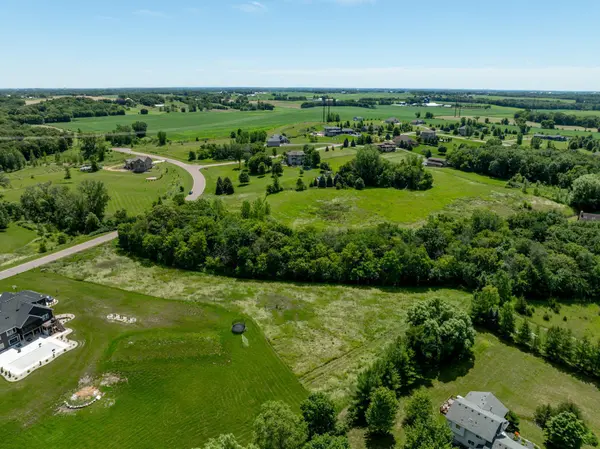 XXX Steve DR, Shakopee, MN 55379