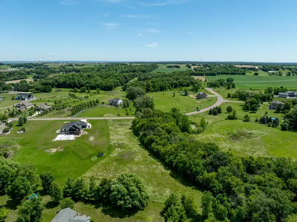 XXX Steve DR, Shakopee, MN 55379