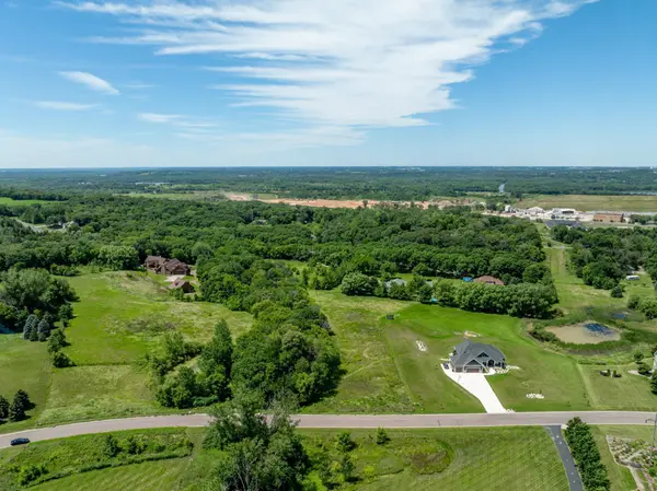 XXX Steve DR, Shakopee, MN 55379