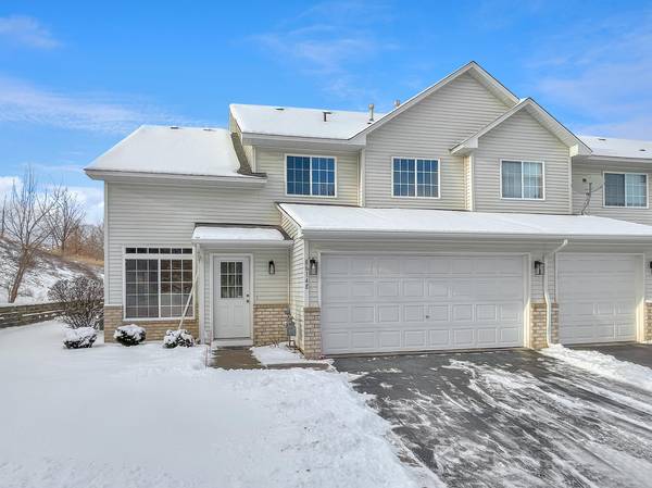 8614 Quarry Ridge LN #E, Woodbury, MN 55125
