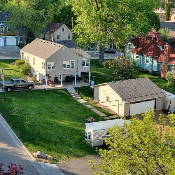 121 4th ST W,  Carver,  MN 55315