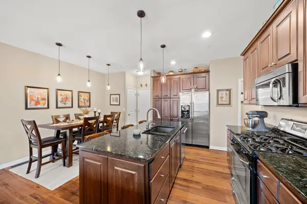 7786 Madelyn Creek DR, Victoria, MN 55386
