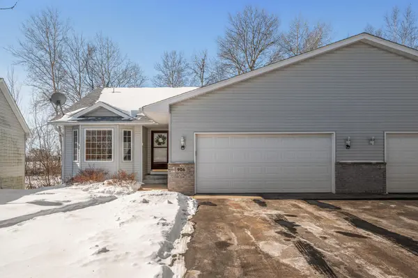 906 Shady Ridge LN, Braham, MN 55006