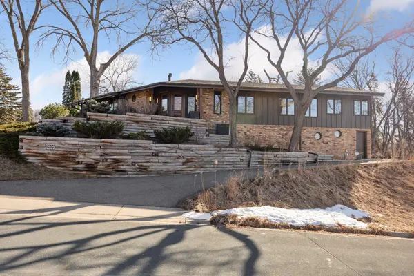 3936 Rolling Hills RD,  Arden Hills,  MN 55112