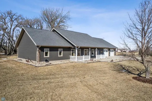 15938 Bison View ST, Kindred, ND 58051