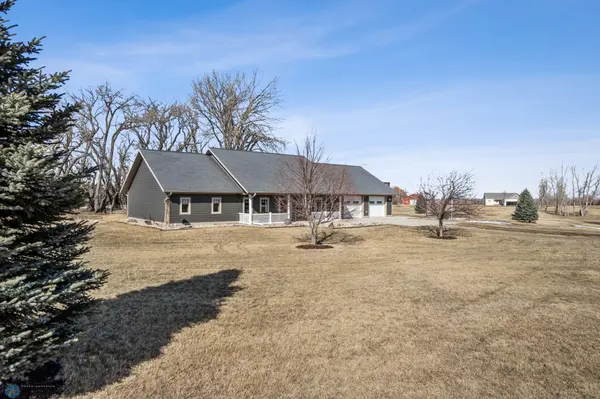 15938 Bison View ST, Kindred, ND 58051