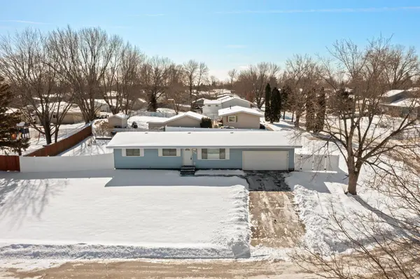 6847 8th Street LN N, Oakdale, MN 55128