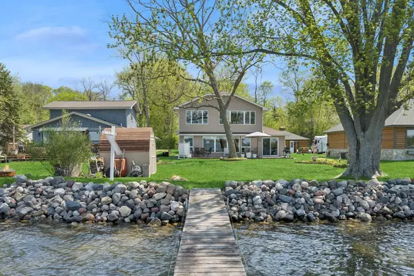 7550 N Shore CIR N, Forest Lake, MN 55025