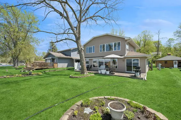 7550 N Shore CIR N, Forest Lake, MN 55025