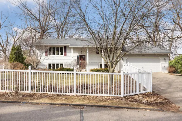 4304 Camelot DR,  Minnetonka,  MN 55345