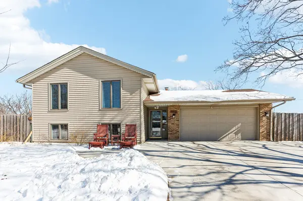 1053 Baldwin CIR, Apple Valley, MN 55124