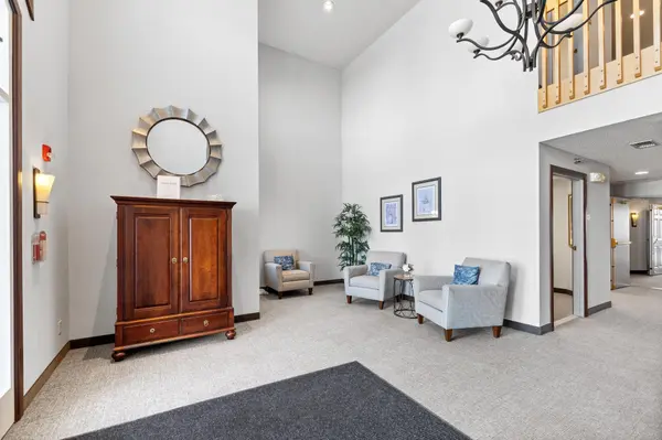1321 Lake DR W #225, Chanhassen, MN 55317
