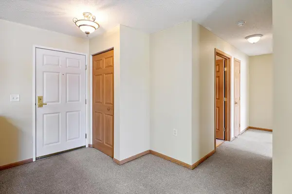1321 Lake DR W #225, Chanhassen, MN 55317