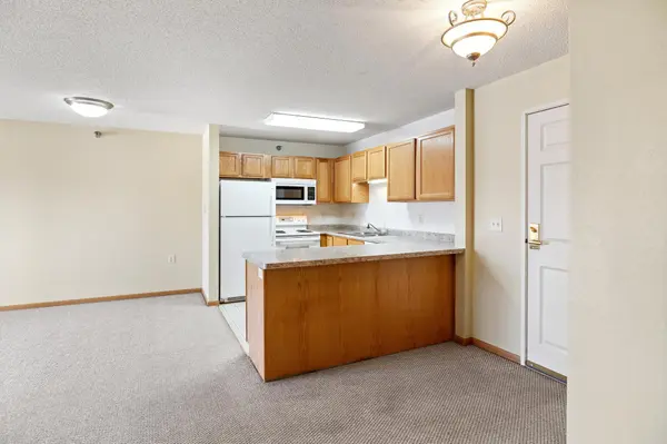 1321 Lake DR W #225, Chanhassen, MN 55317