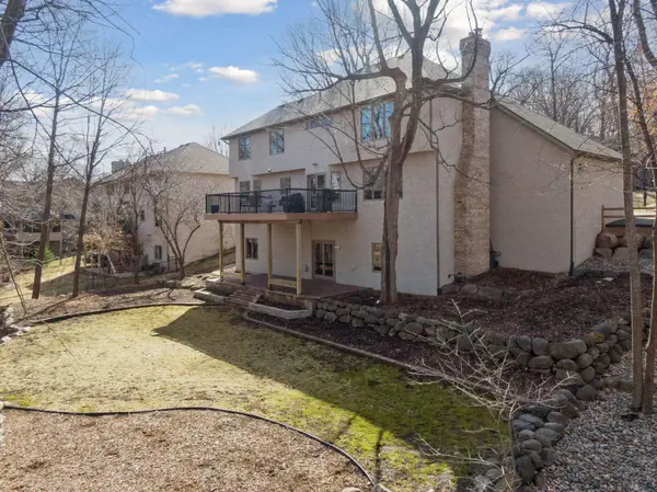 600 Bighorn DR, Chanhassen, MN 55317