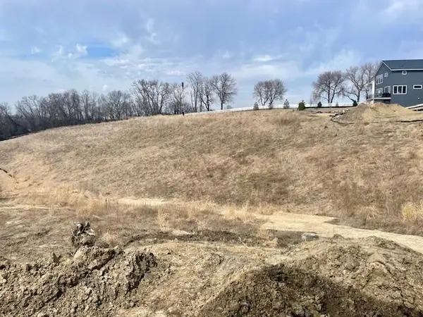 5502 Scenic Loop RUN, Victoria, MN 55386