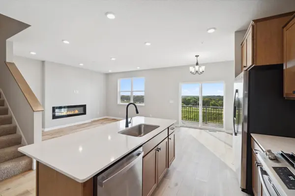 6711 Bluestem WAY, Minnetrista, MN 55331