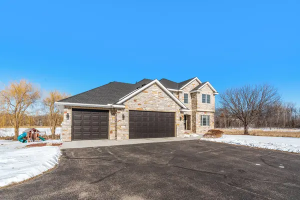 800 Hahn DR, Shakopee, MN 55379