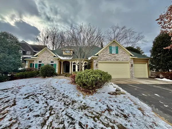 4304 Colleen CT, Arden Hills, MN 55112