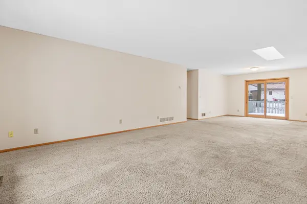 851 Dodd RD, West Saint Paul, MN 55118