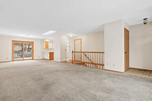 851 Dodd RD, West Saint Paul, MN 55118