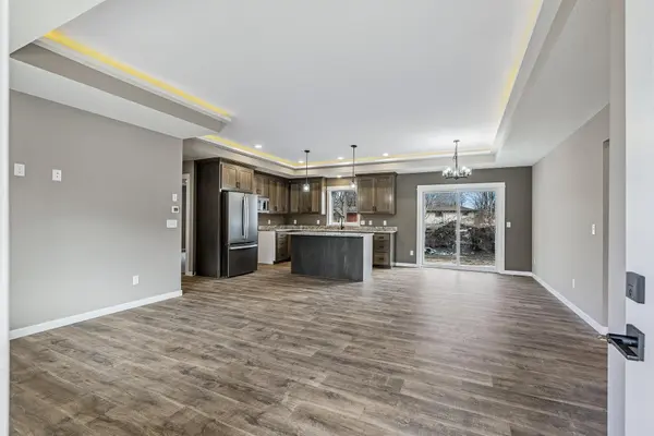 332 Spruce DR E, Annandale, MN 55302