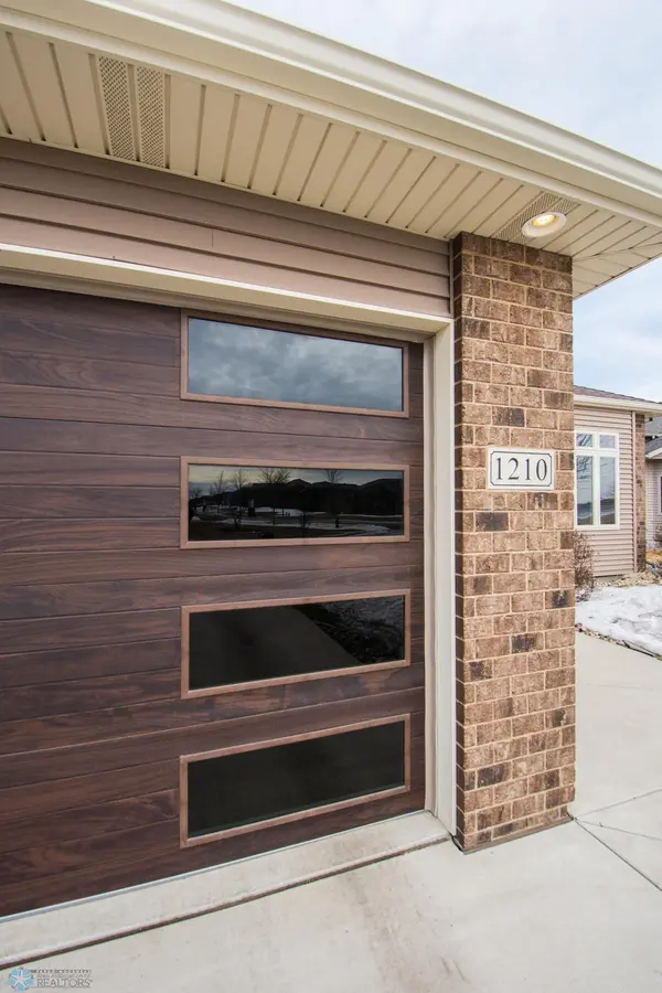 1210 35th Street CIR S, Moorhead, MN 56560