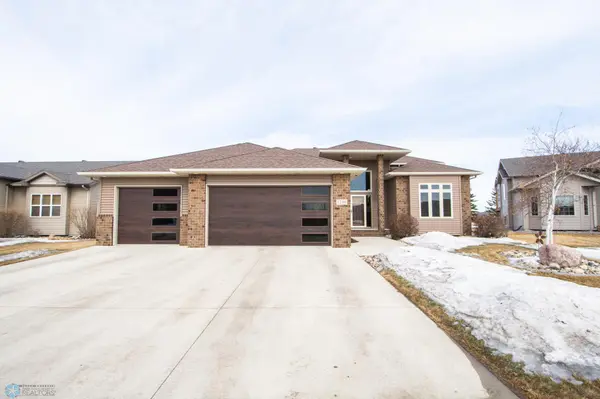 1210 35th Street CIR S, Moorhead, MN 56560