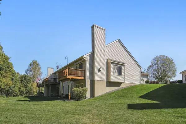 9817 Zinnia LN N, Maple Grove, MN 55369