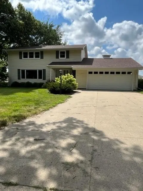 641 16th ST, Windom, MN 56101