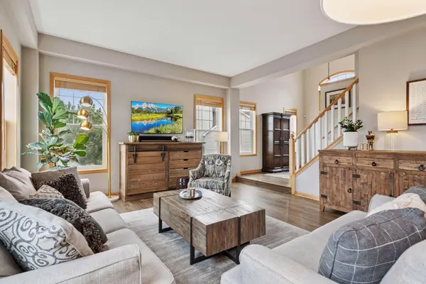 764 Oak CIR, Victoria, MN 55386
