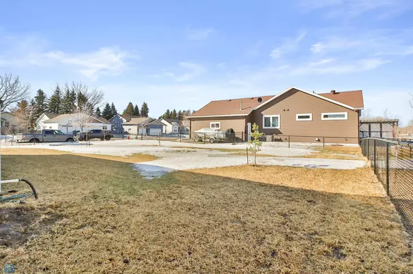 415 33rd ST N, Moorhead, MN 56560