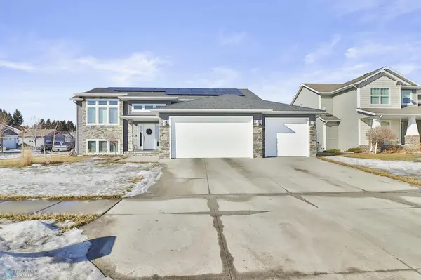 415 33rd ST N, Moorhead, MN 56560
