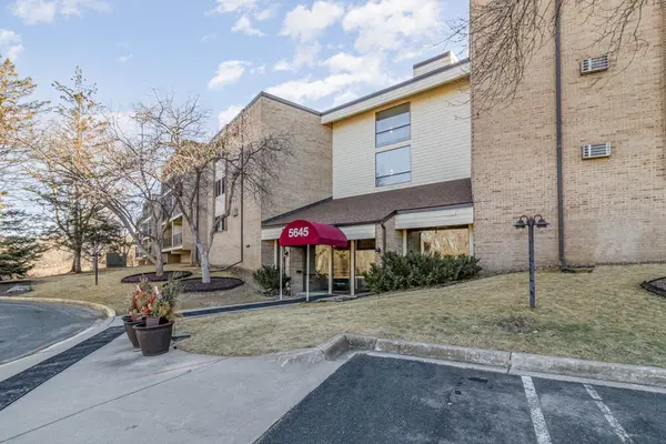 5645 Green Circle DR #209, Hopkins, MN 55343