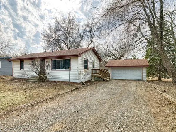 102 Lakeview CIR, Buffalo, MN 55313